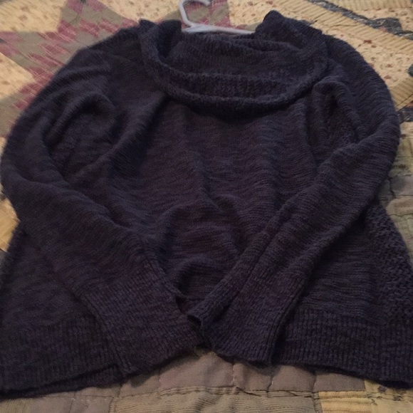 Women’s hooded sweater size xtra small - Picture 5 of 5